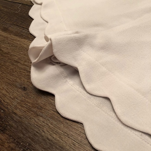 White Petal Shorts - Picture 3 of 4